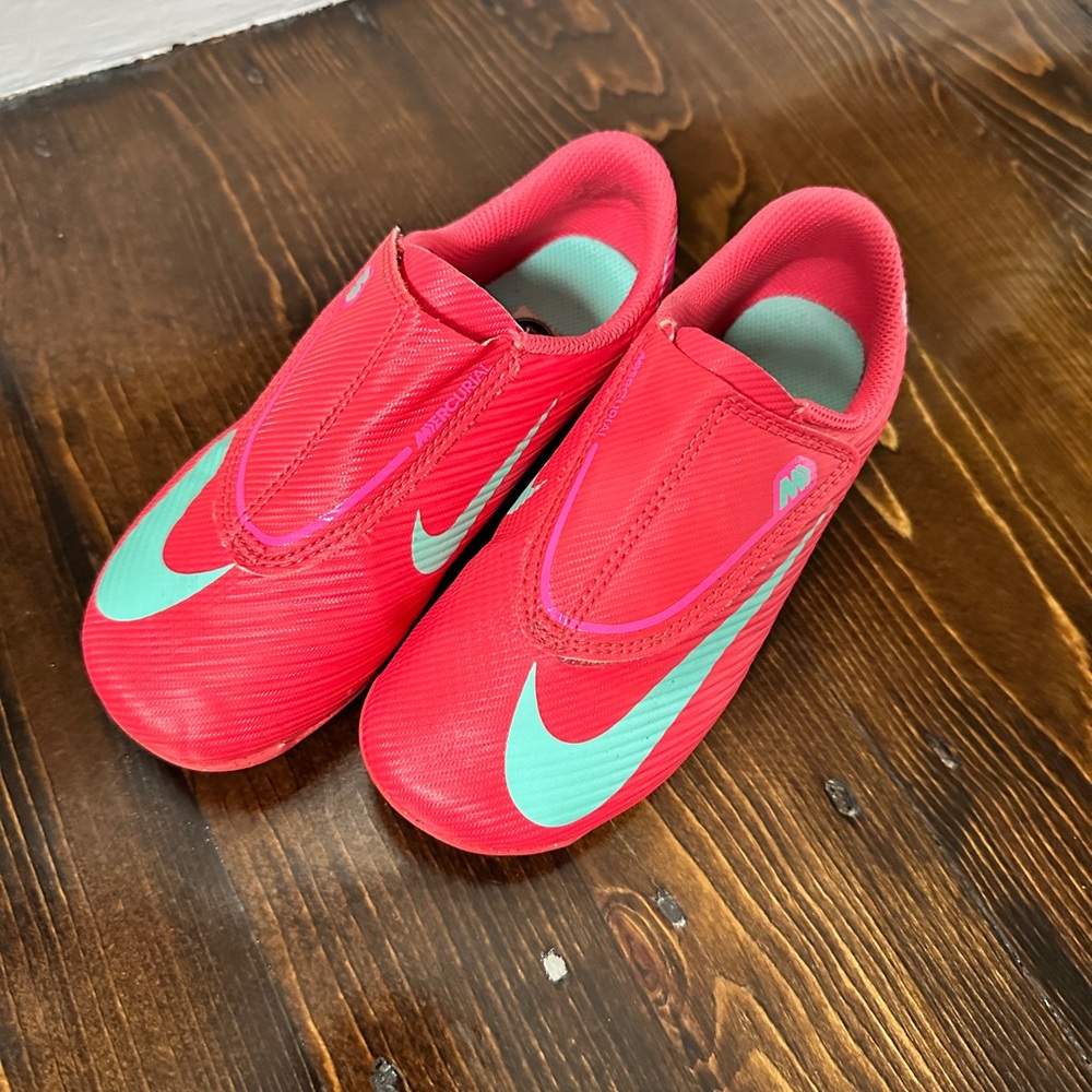 Nike Kids Jr. Mercurial Vapor 16 Club Multi-Ground Low-Top Soccer Cleats